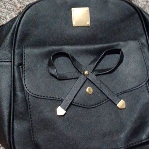 Black bag with many pockets